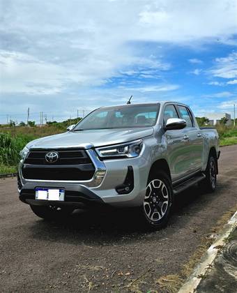 TOYOTA HILUX 2.8 D-4D TURBO DIESEL CD SRX 4X4 AUTOMÁTICO